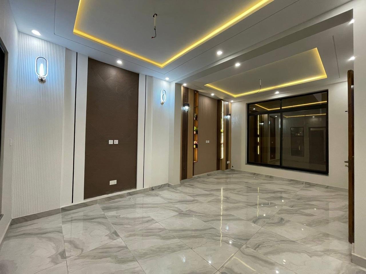 Open Plan Floor Tiling